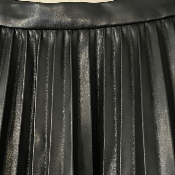 NWT French Connection ETTA Recycled Vegan Leather Skirt in Size 12 - Picture 3 of 15